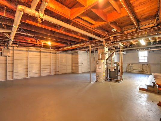 Garage, Interior, Wooden Beams