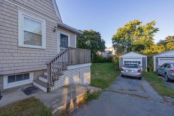 Detached Garage, Exterior