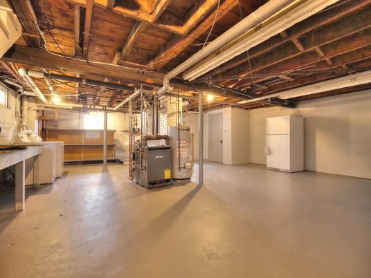 Interior, Washer, Wooden Beams