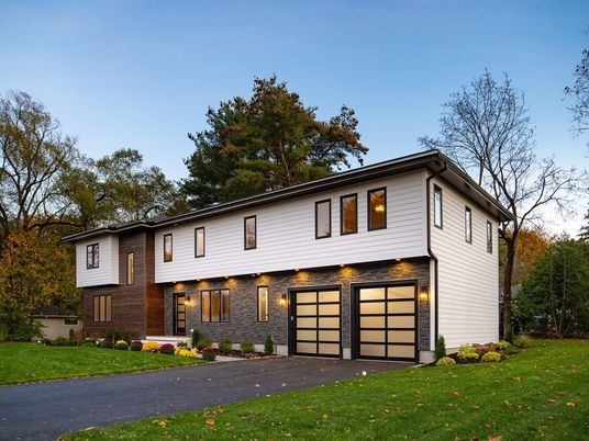 Attached, Exterior, Facade, Brick Facade, Split Level