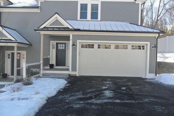 Attached, Exterior, Facade, American Craftsman