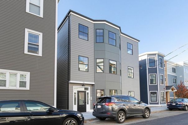 Exterior, Facade, Rowhouse