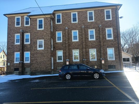 Exterior, Facade, Brick Facade, Georgian