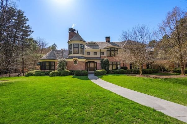 Backyard, Exterior, Facade, Brick Facade, French Provincial