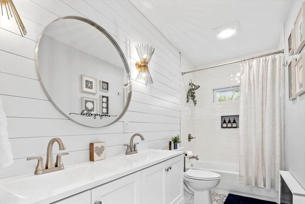 Bathroom, Dual Sink Vanities, Interior, Recessed Lighting