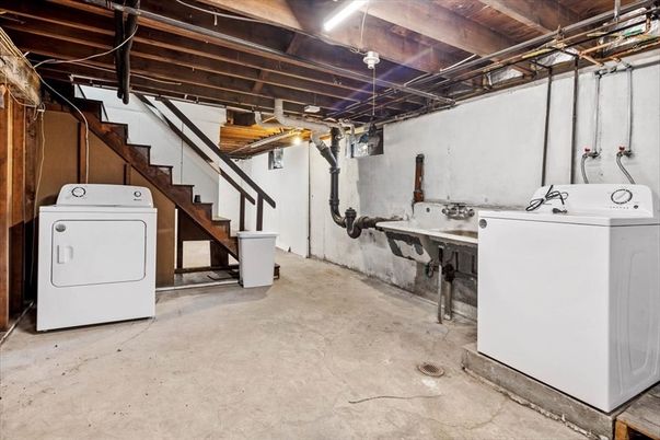 Interior, Utility Closets, Washer, Wooden Beams