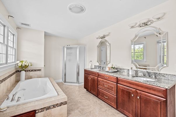 Bathroom, Dual Sink Vanities, Interior