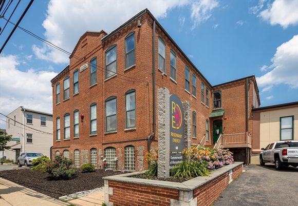 Exterior, Facade, Brick Facade, Rowhouse