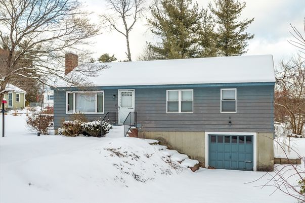 Attached, Exterior, Facade, Cape Cod