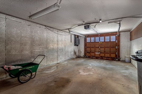 Garage, Interior