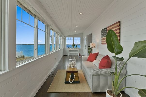 Interior, Living room, Recessed Lighting, Water, Wood Texture Flooring