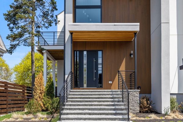 Exterior, Facade, Modern