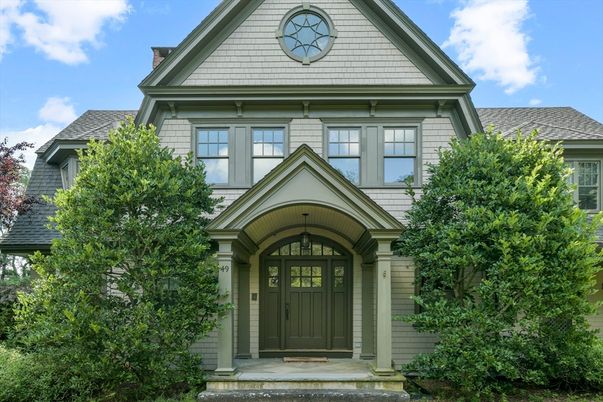 Exterior, Facade, Queen Anne Victorian