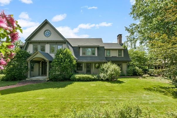 Backyard, Exterior, Facade, Queen Anne Victorian