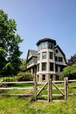 Backyard, Exterior, Facade, Queen Anne Victorian
