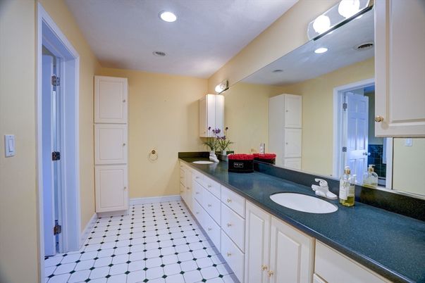 Bathroom, Dual Sink Vanities, Interior, Recessed Lighting