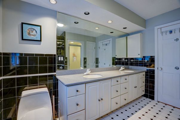 Bathroom, Dual Sink Vanities, Interior, Recessed Lighting