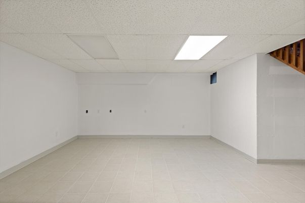Empty room, Interior, Recessed Lighting
