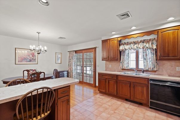 Chandelier, Dining room, Interior, Kitchen, Recessed Lighting, Wood Texture Flooring