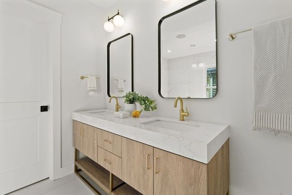 Bathroom, Dual Sink Vanities, Interior, Recessed Lighting