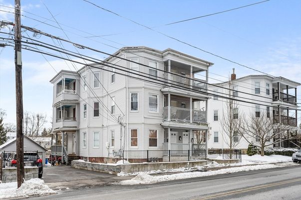 Exterior, Facade, Queen Anne Victorian