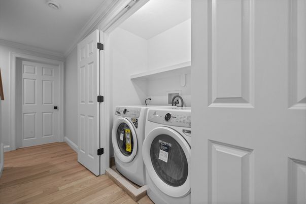 Interior, Washer, Wood Texture Flooring
