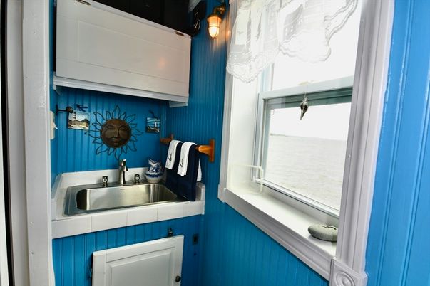 Bathroom, Interior, Tile Countertops