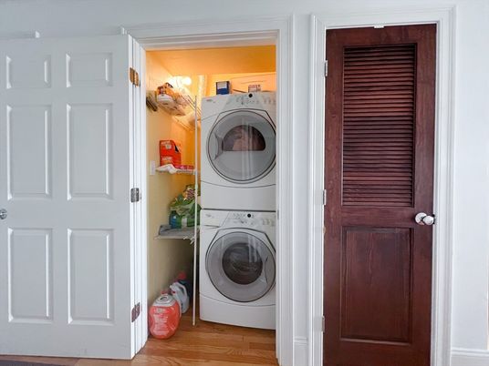 Interior, Utility Closets, Washer, Wood Texture Flooring