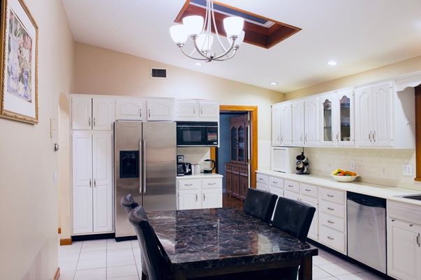 Chandelier, Dining room, Interior, Kitchen, Recessed Lighting, Stainless Steel Appliances