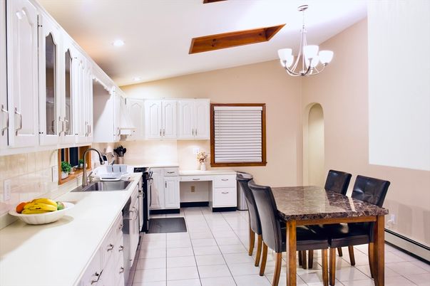 Chandelier, Dining room, Interior, Kitchen, Recessed Lighting, Stainless Steel Appliances