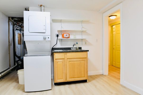 Interior, Utility Closets, Washer, Wood Texture Flooring