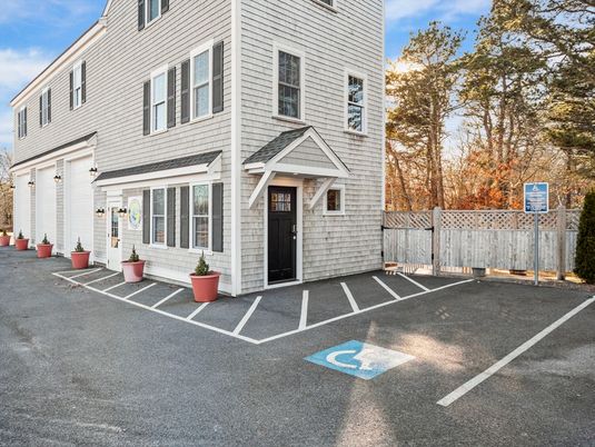 Attached, Exterior, Facade, Rowhouse