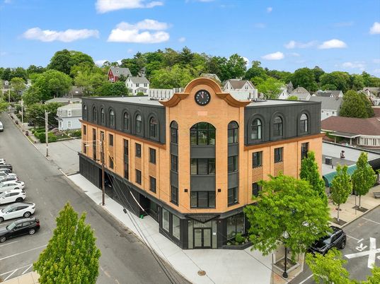 Exterior, Facade, Rowhouse