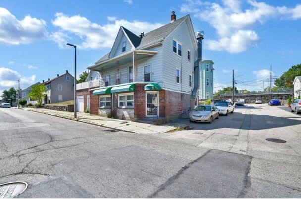 Exterior, Facade, Brick Facade, Queen Anne Victorian