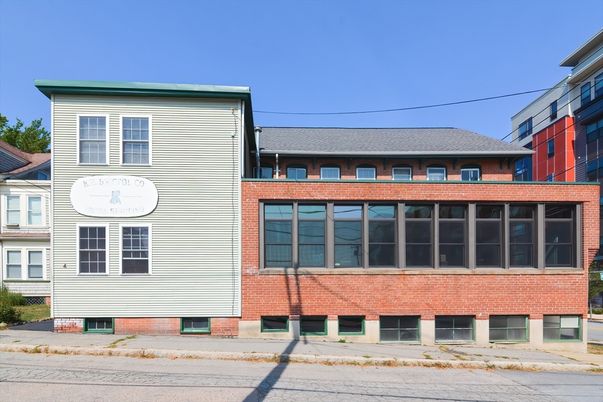 Exterior, Facade, Brick Facade, Georgian