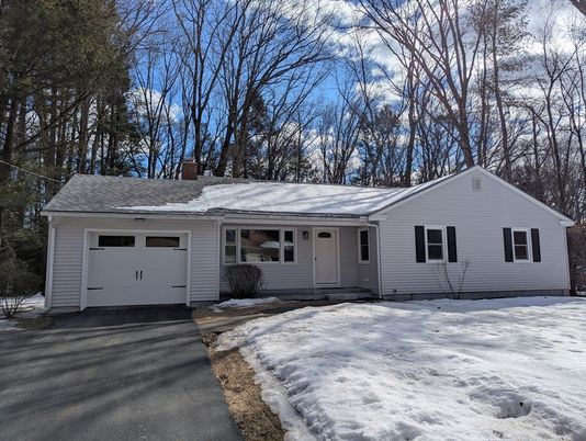 Attached, Exterior, Facade, Ranch