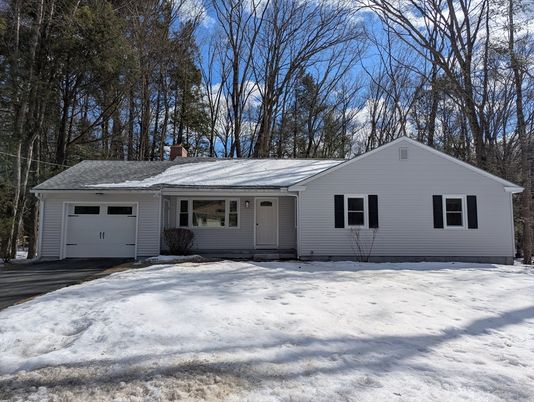 Attached, Exterior, Facade, Ranch