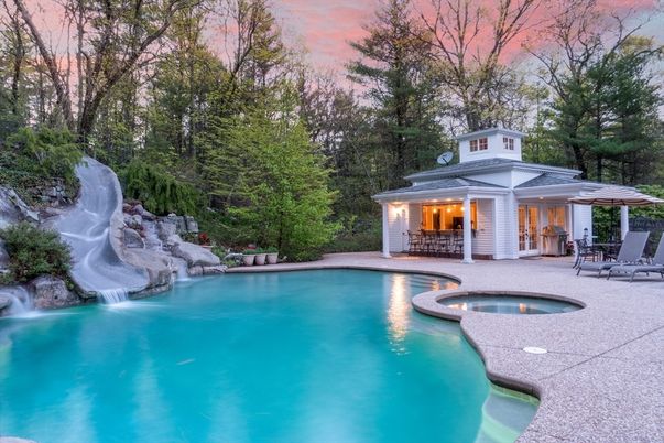 Exterior, Pool