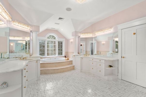 Bathroom, Dual Sink Vanities, Interior, Recessed Lighting