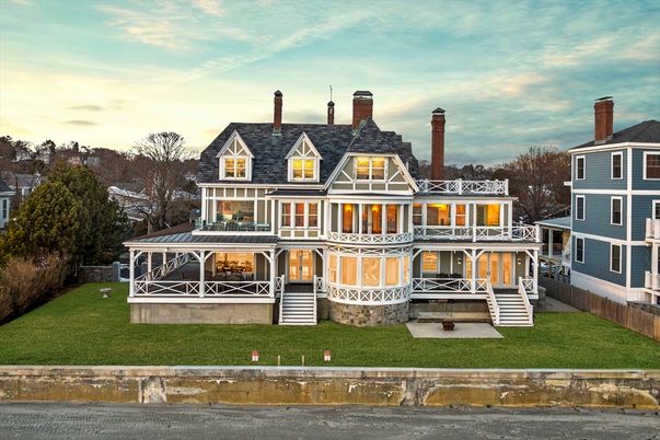 Exterior, Facade, Queen Anne Victorian