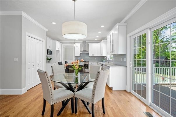 Dining room, Interior, Kitchen, Pendant Lights, Recessed Lighting, Wood Texture Flooring