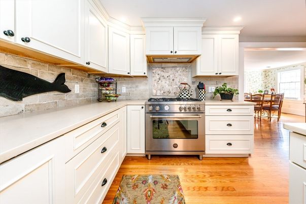 Dining room, Interior, Kitchen, Recessed Lighting, Stainless Steel Appliances, Wood Texture Flooring
