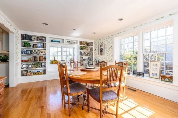 Dining room, Interior, Recessed Lighting, Wood Texture Flooring