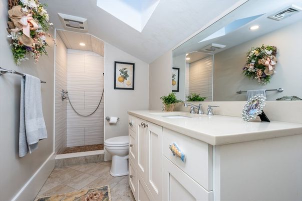 Bathroom, Interior, Recessed Lighting