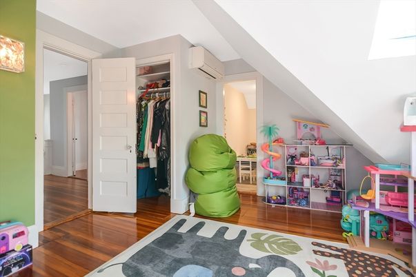Interior, Walk-in Closets, Wood Texture Flooring