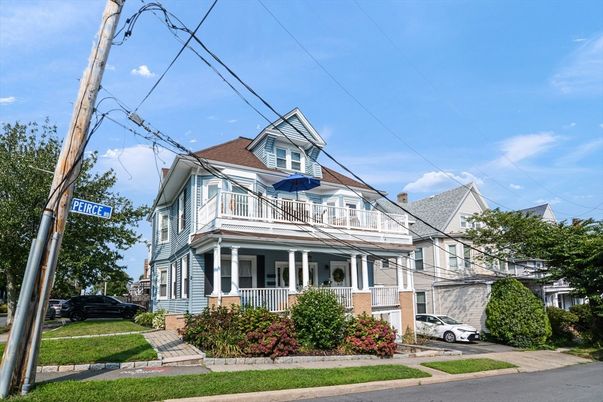 Exterior, Facade, Queen Anne Victorian
