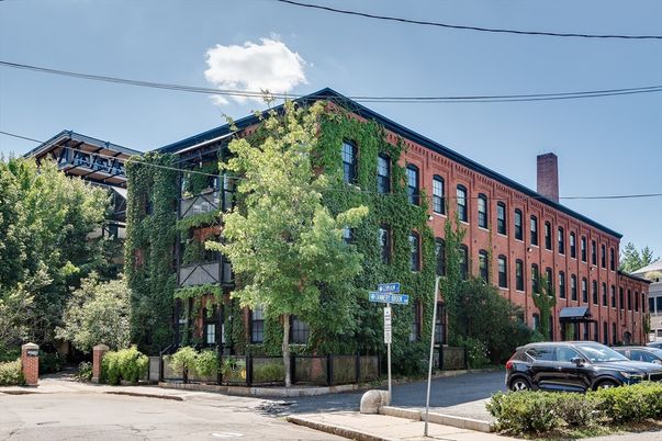 Exterior, Facade, Chicago School