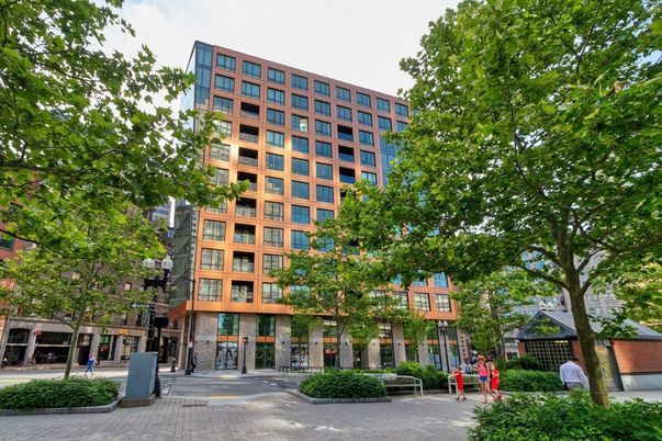 Exterior, Facade, Condo Building