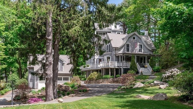 Attached, Exterior, Facade, Queen Anne Victorian