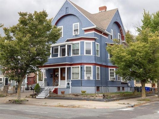 Exterior, Facade, Queen Anne Victorian
